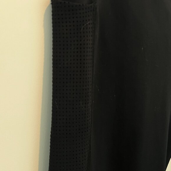 Ray Pose Capri Leggings - Picture 3 of 6